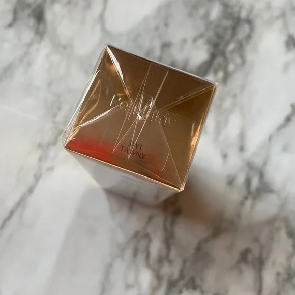 Estée Lauder Re-nutriv ultra radiance liquid make up 3W1 tawny - Picture 2 of 2